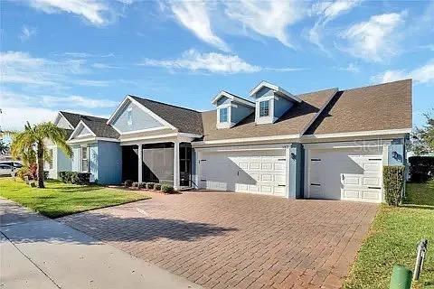 589 Blue Cypress Dr., Groveland, FL 34736