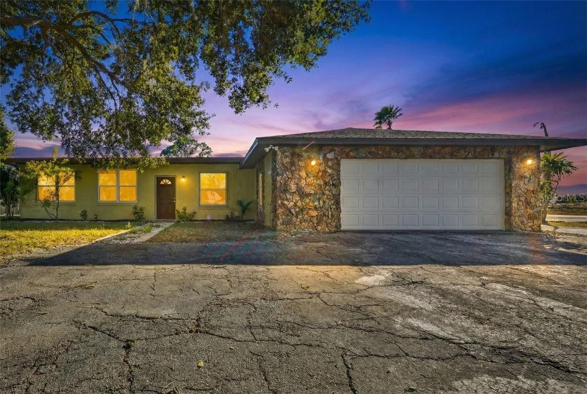 8812 Oakwood Dr., Lake Wales, FL 33898