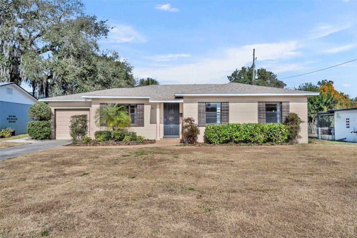 945 Sherrington Rd., Orlando, FL 32804