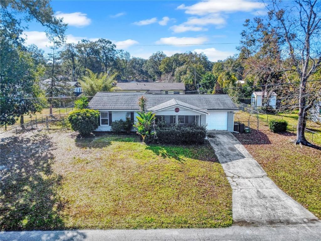 569 Sidney Dr., Lake Helen, FL 32744
