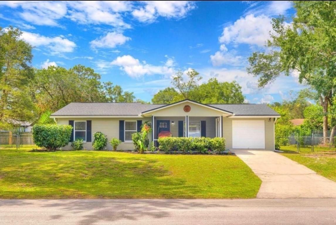 569 Sidney Dr., Lake Helen, FL 32744