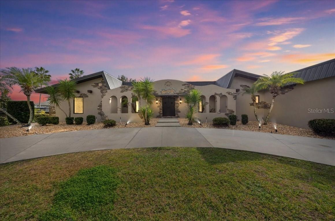 452 SE Paradise Point Rd., Crystal River, FL 34429