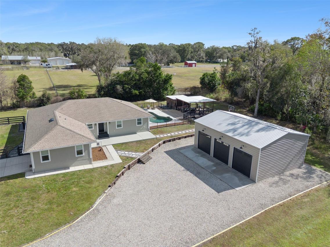 323 Mclain Ln., Geneva, FL 32732