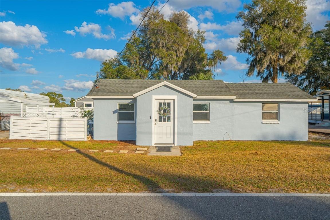 421 Pleasant St., Lake Helen, FL 32744