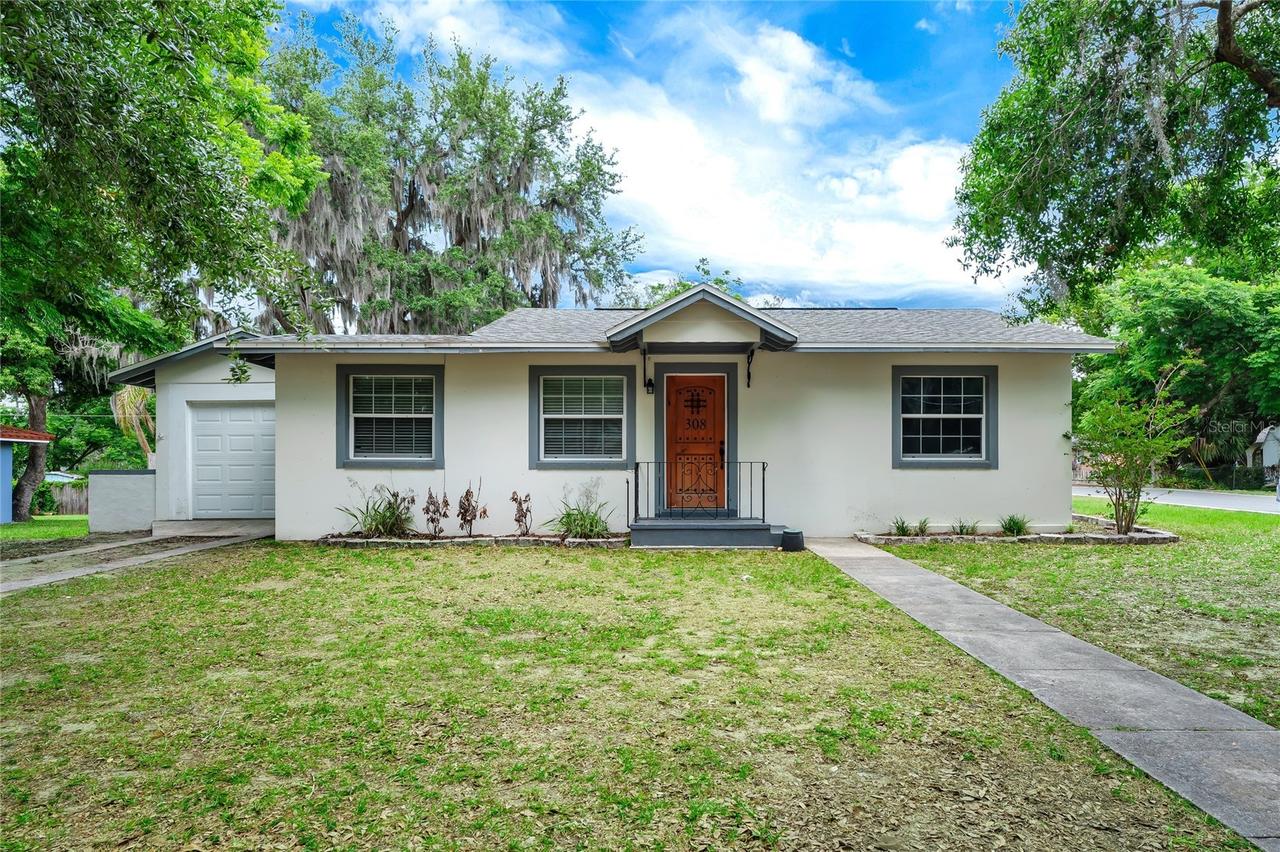 308 S Palm Ave., Howey In The Hills, FL 34737