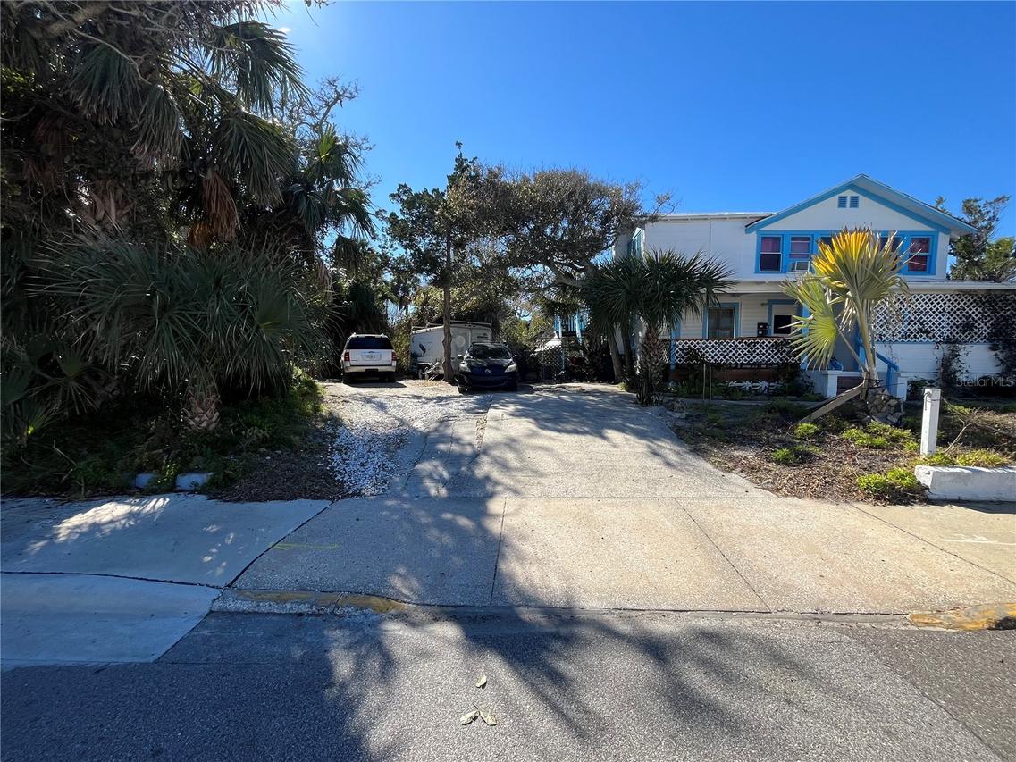 N Hollywood Ave., Daytona Beach, FL 32118