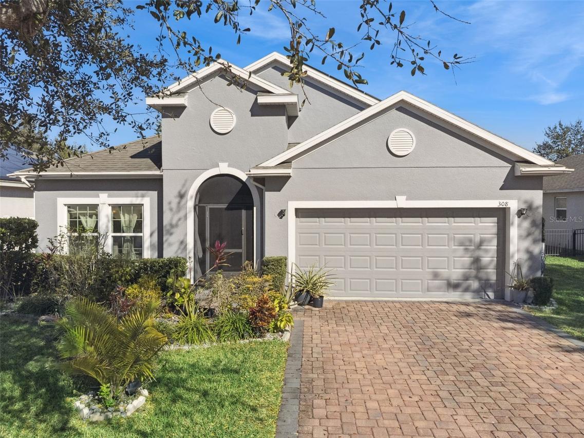 308 Lake Davenport Cir., Davenport, FL 33837