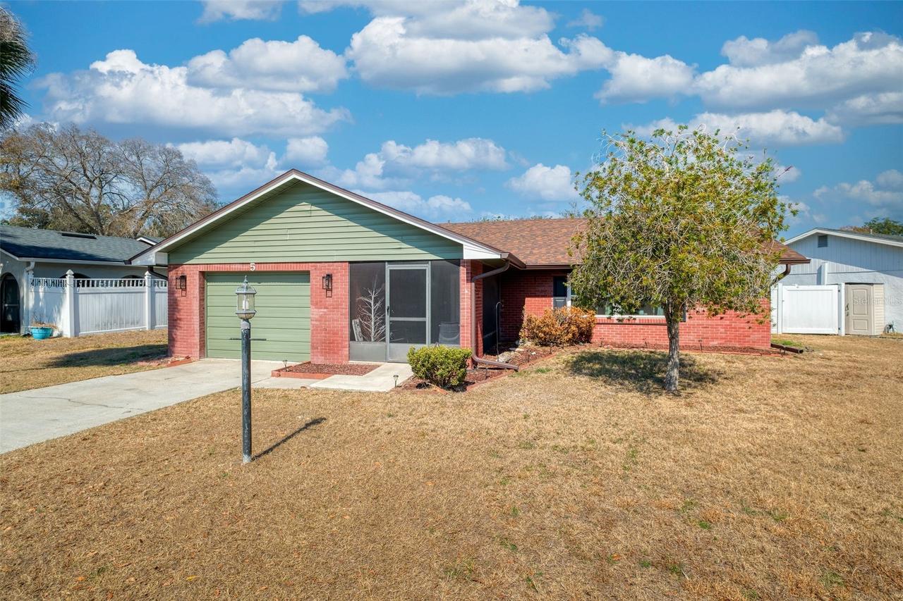 5 Sandalwood Dr., Davenport, FL 33837