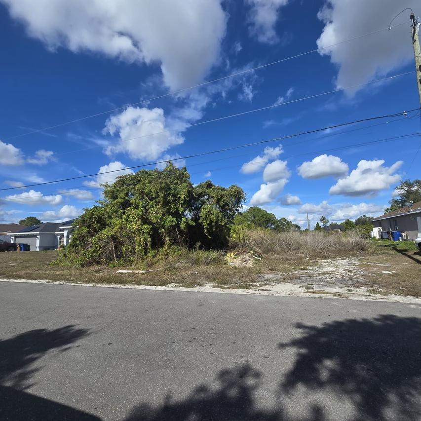 2804 E 11th St., Lehigh Acres, FL 33972