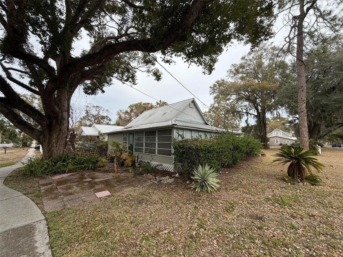 5450 10th St., Zephyrhills, FL 33542