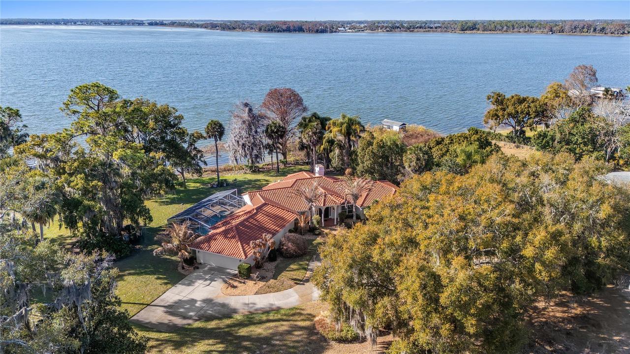 6136 Dora Dr., Mount Dora, FL 32757