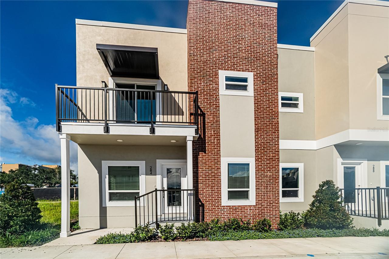 284 N Oak St., Sanford, FL 32771