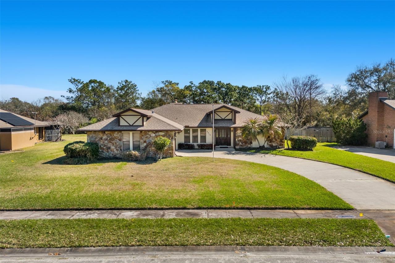2213 Woodlawn Cir., Melbourne, FL 32934