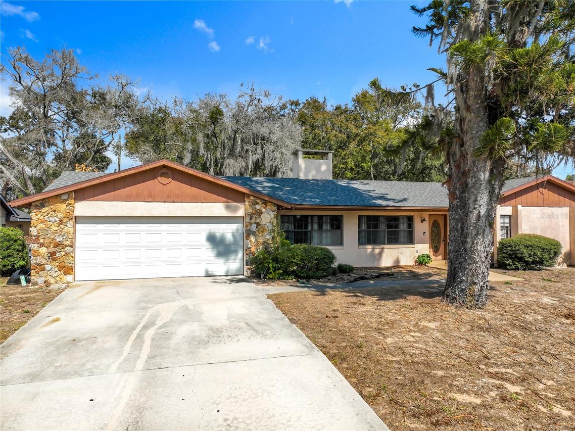 1029 Michelle Ct., Tavares, FL 32778