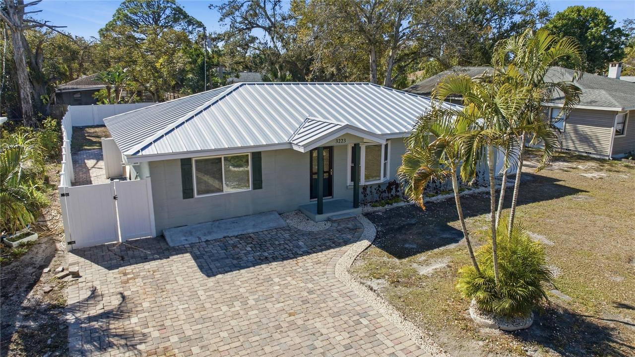 3223 1st Ave., Bradenton, FL 34205