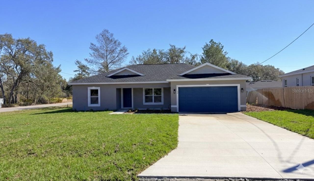 77 Malauka Pass, Ocklawaha, FL 32179