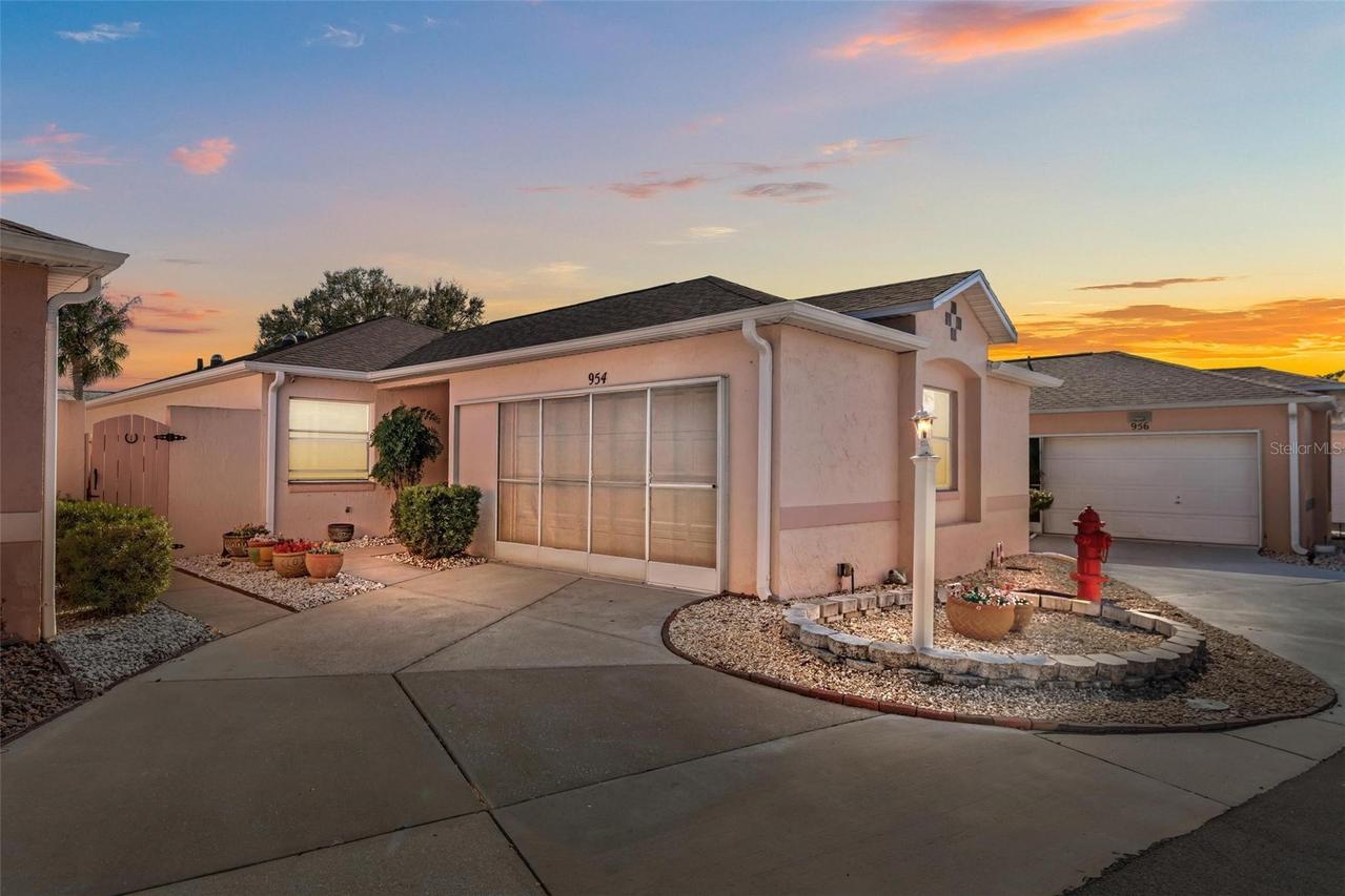 954 Avalon Ave., The Villages, FL 32159