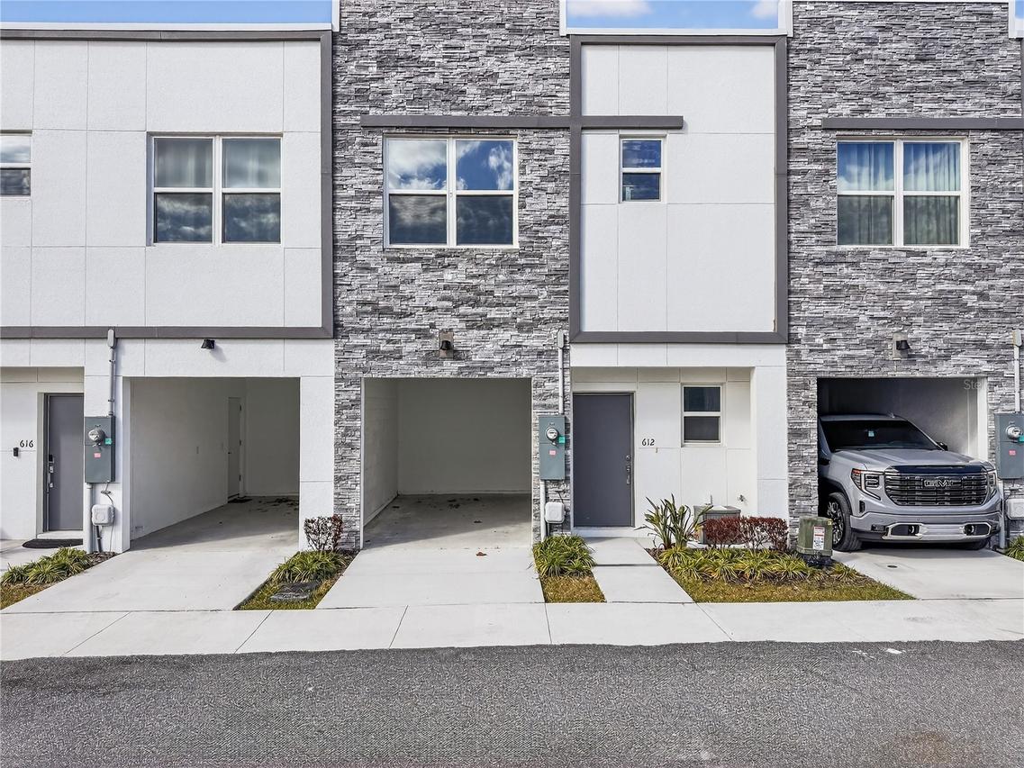 612 Trikomo Dr., Davenport, FL 33896