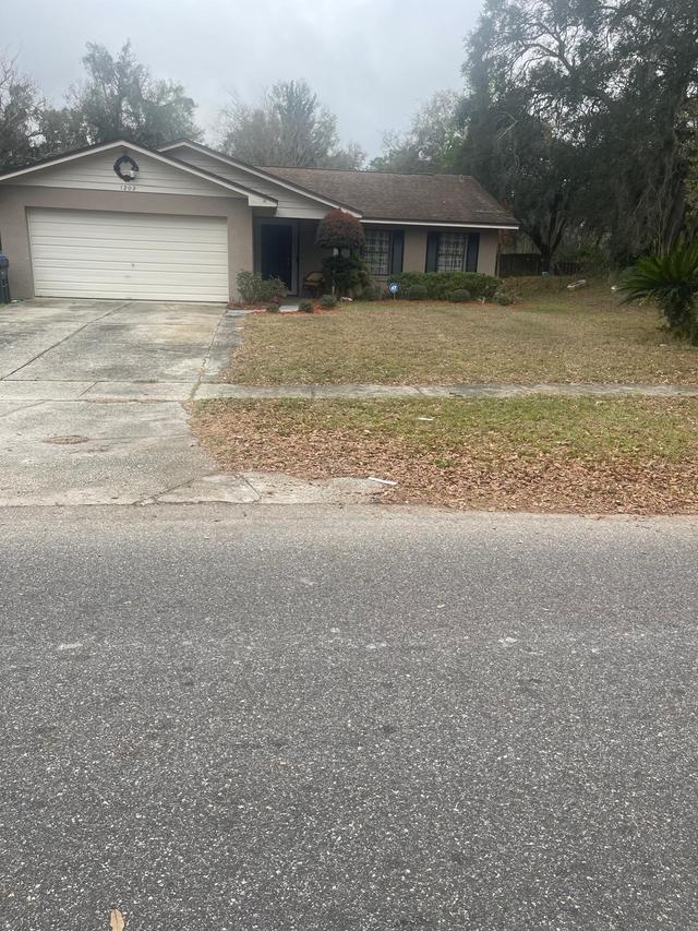 1202 Yvonne St., Apopka, FL 32712