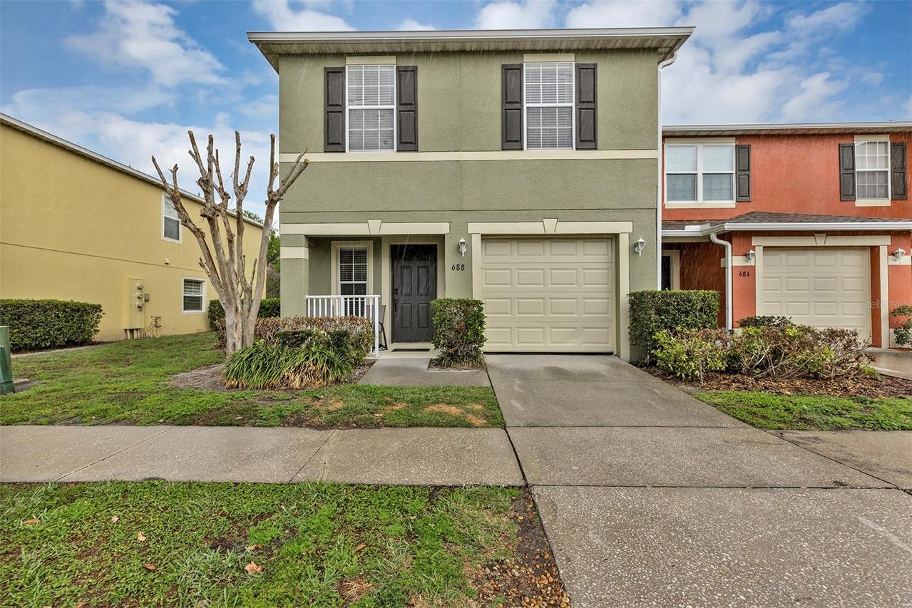 688 Cresting Oak Cir. #48, Orlando, FL 32824