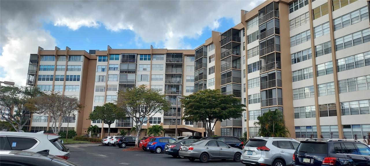 1000 Saint Charles Pl. #209, Pembroke Pines, FL 33026