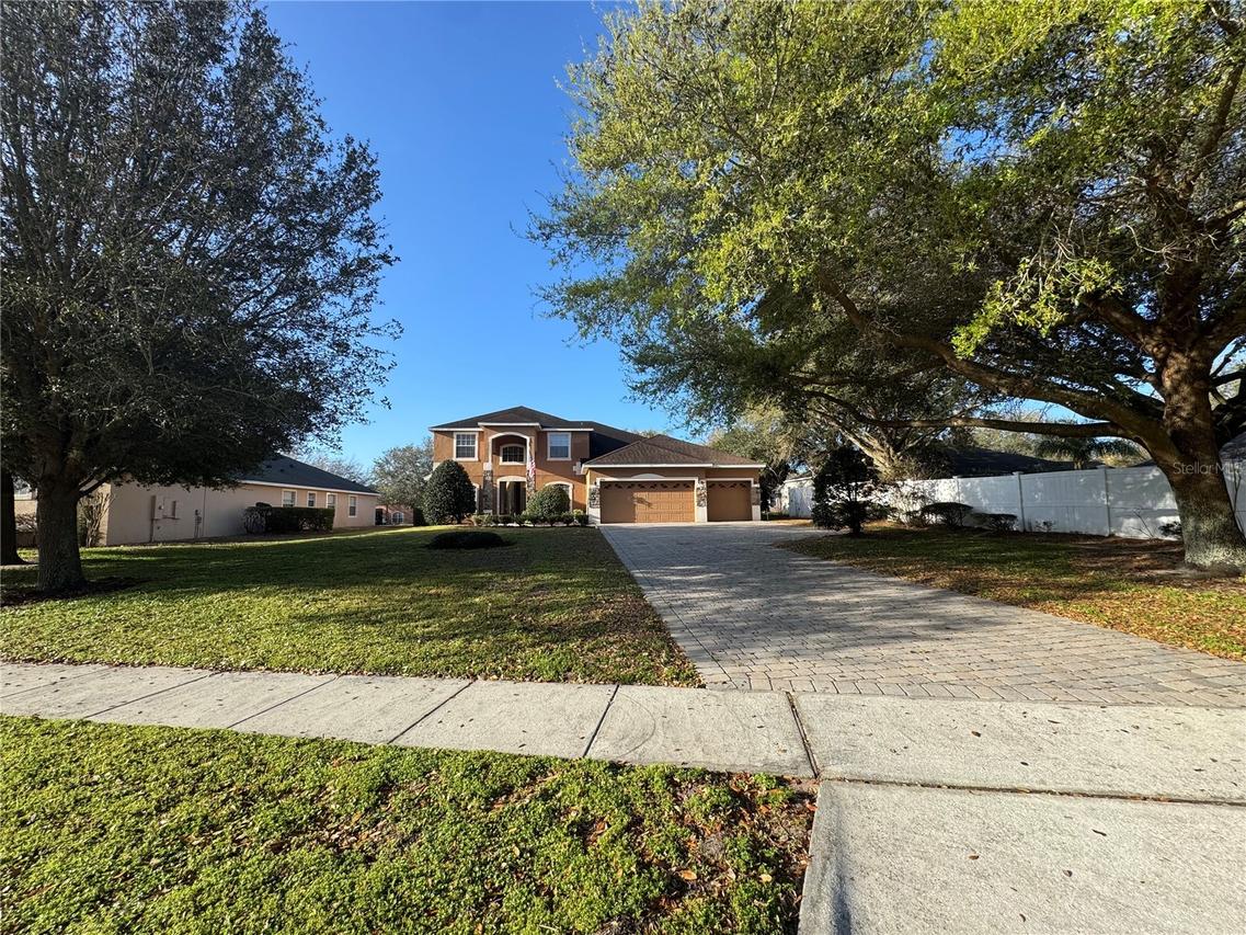 1042 Spinning Wheel Dr., Apopka, FL 32712