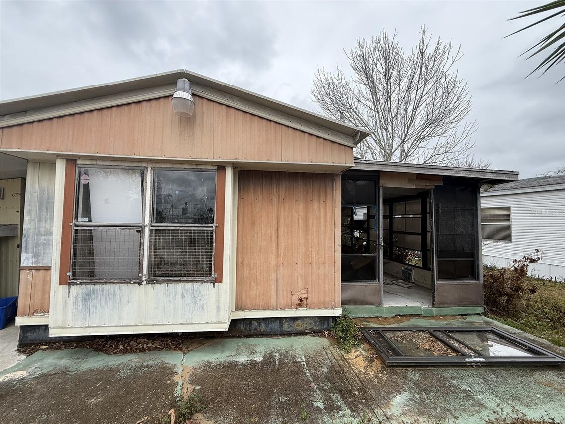 2051 Hickorywood Dr., South Daytona, FL 32119