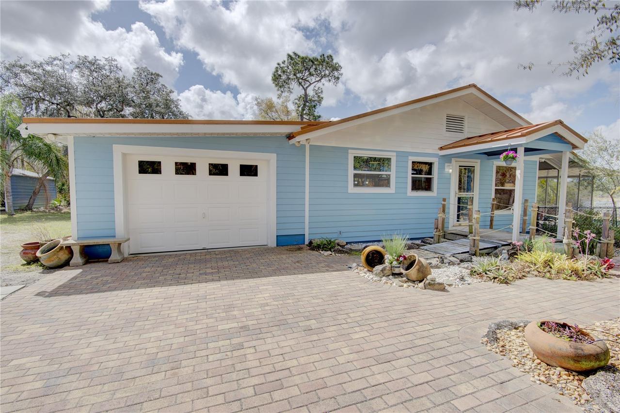 290 Mitnik Dr., Deltona, FL 32738