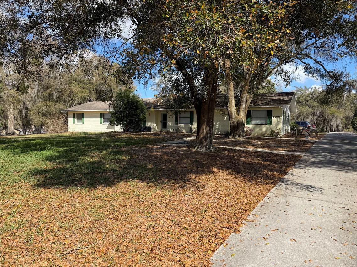39106 Grays Airport Rd., Lady Lake, FL 32159