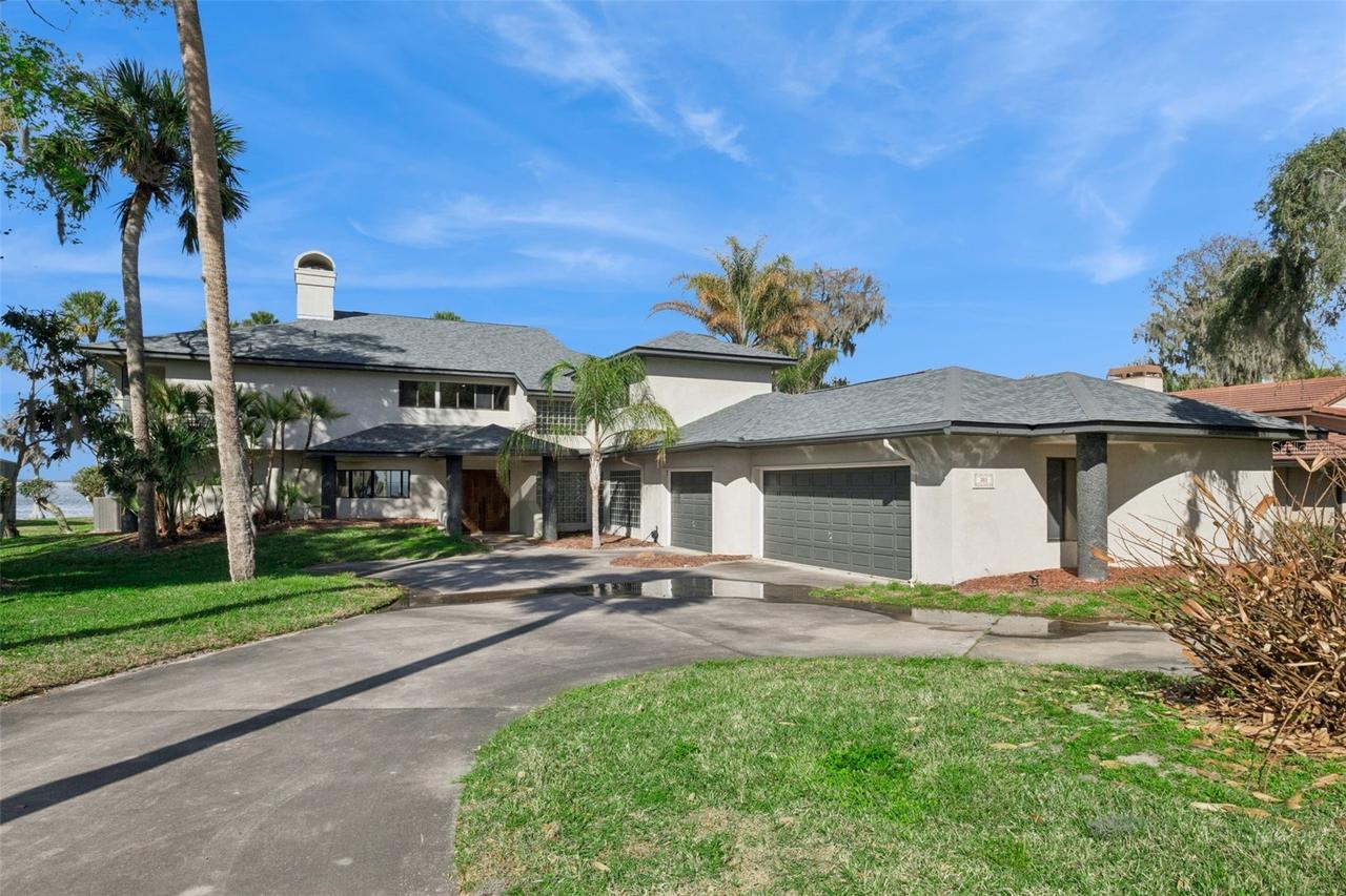 303 Waterwood Dr., Yalaha, FL 34797