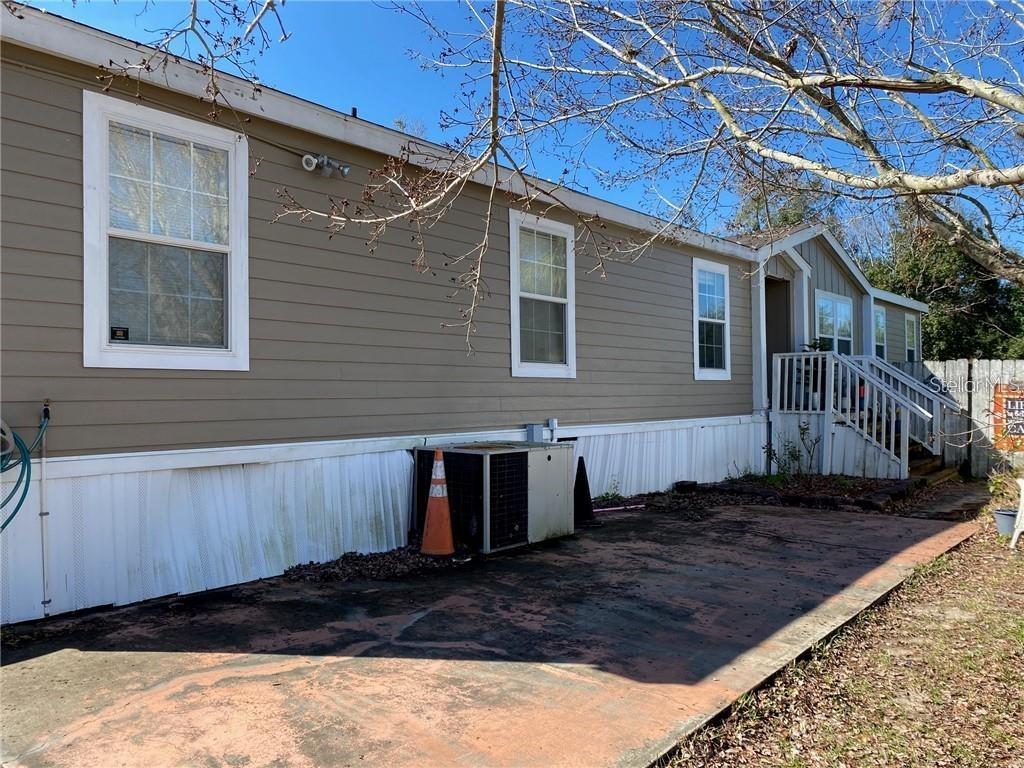 440 Quail St., Lady Lake, FL 32159