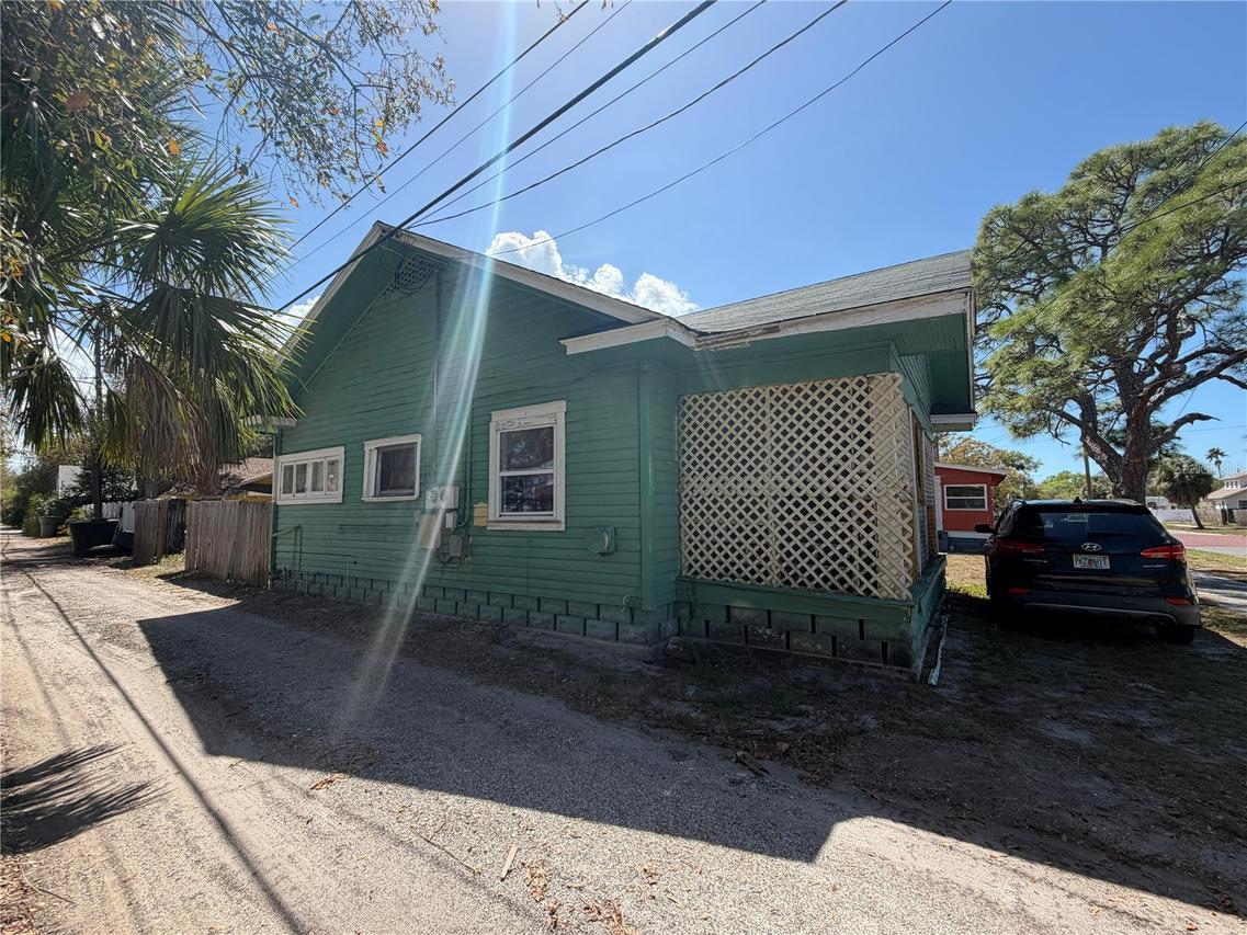 2500 Oakdale St., St Petersburg, FL 33705