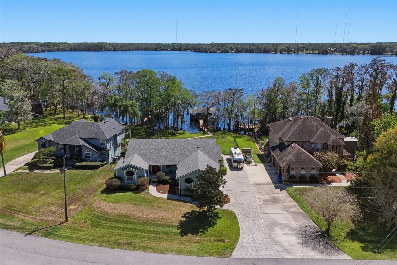 834 Millshore Dr., Chuluota, FL 32766