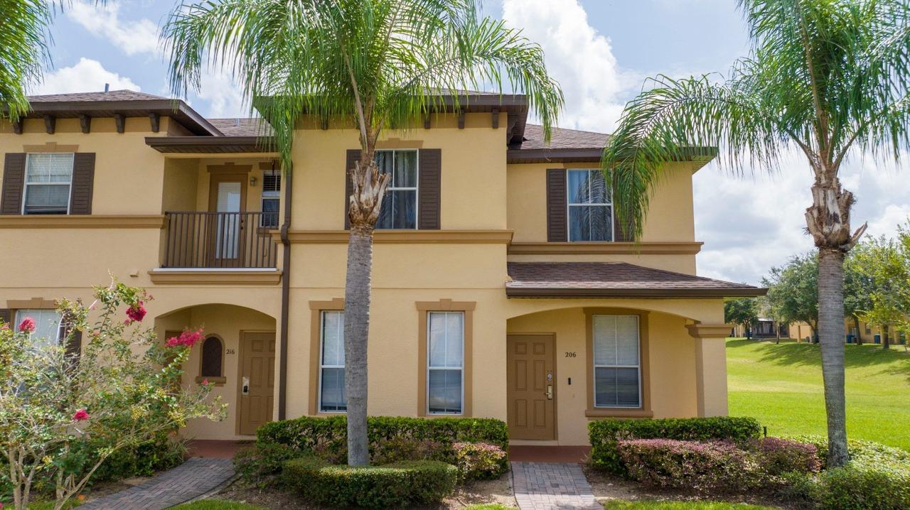 206 Bergamo Dr., Davenport, FL 33897