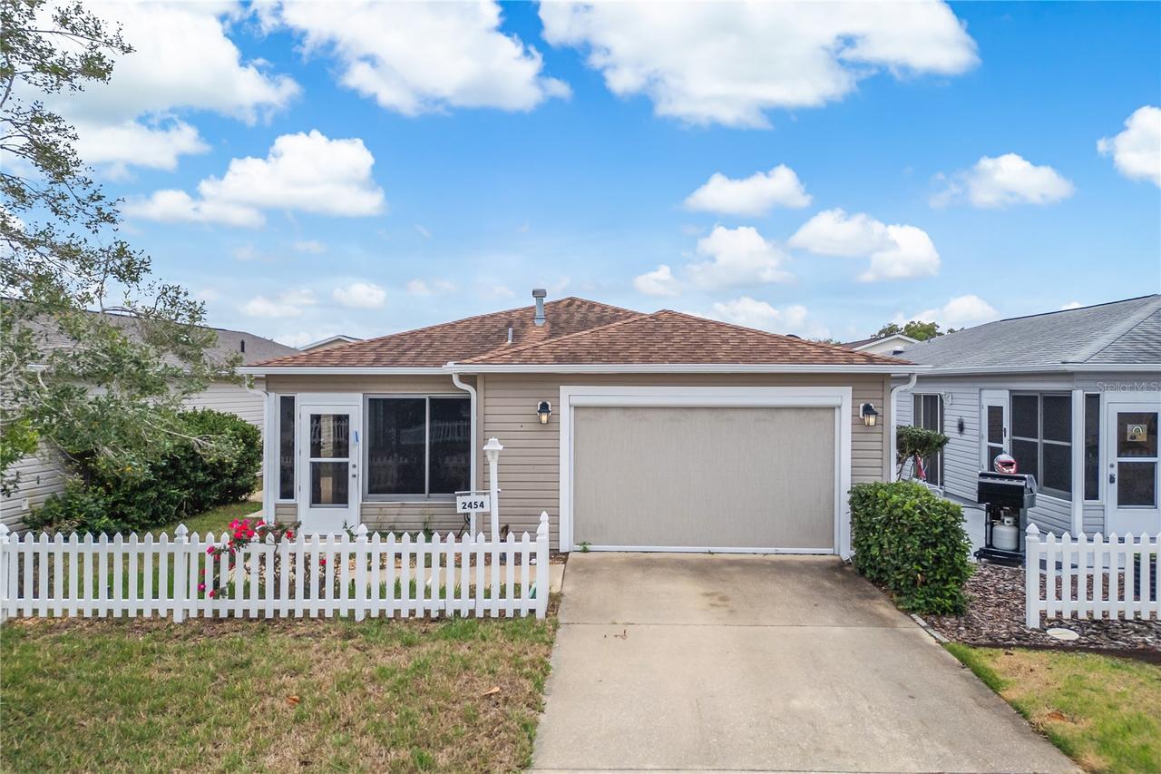 2454 Southern Oak St., The Villages, FL 32162