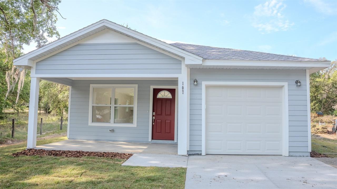 107 Dixie St., Hawthorne, FL 32640