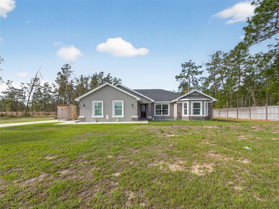 854 Fisher Rd., Ocklawaha, FL 32179