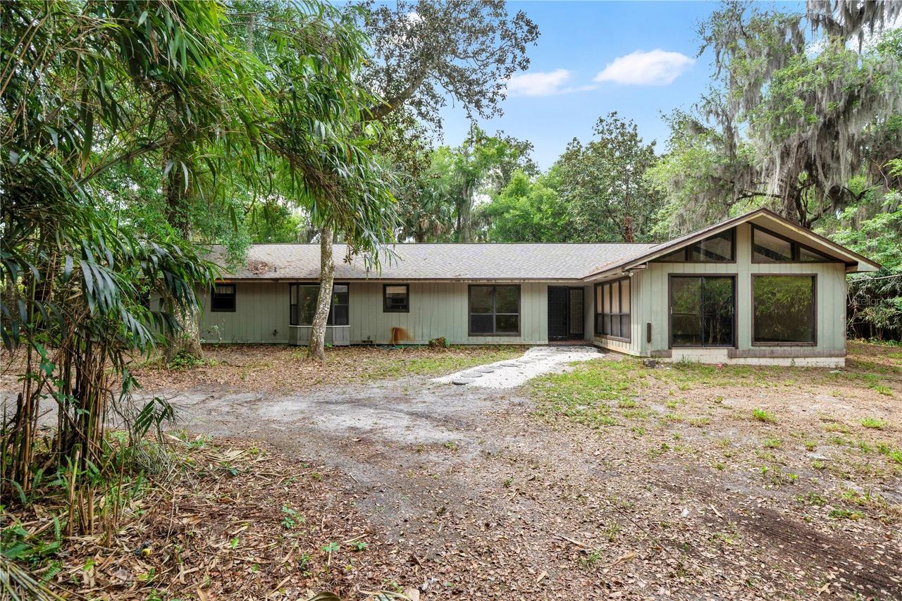 599 Lake Geneva Rd., Geneva, FL 32732