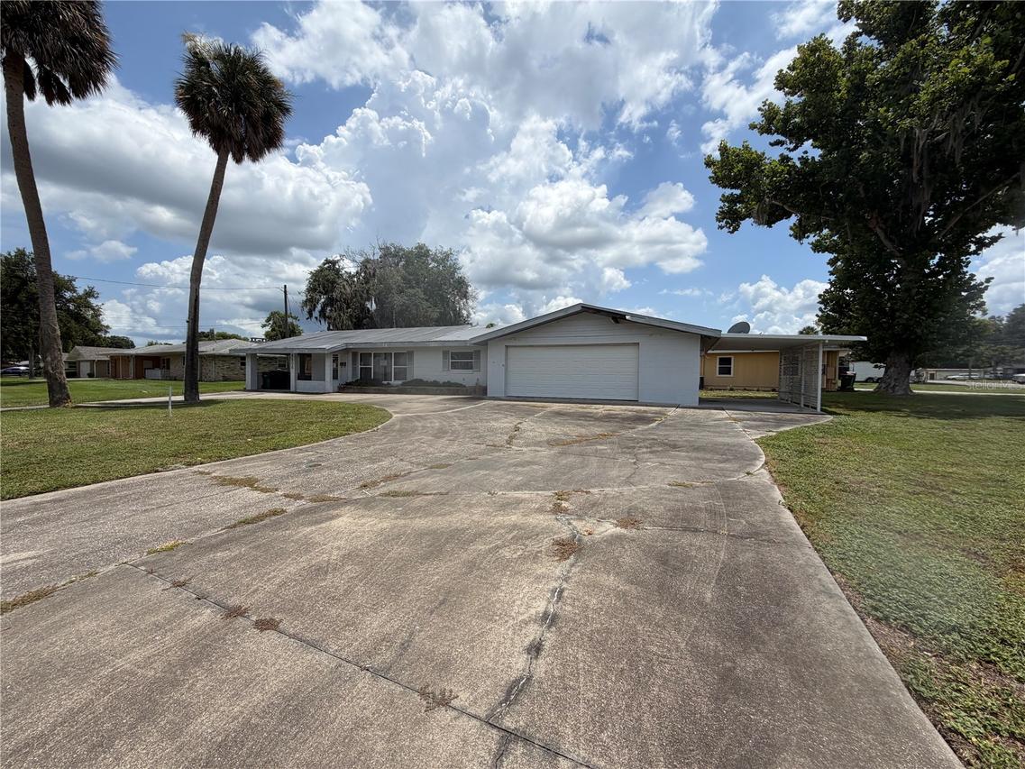 1508 Orange Ave., Tavares, FL 32778