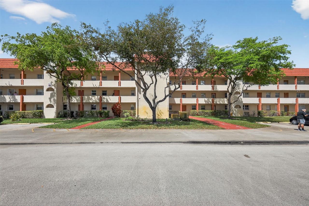 8051 N Sunrise Lakes Dr. #307, Sunrise, FL 33322