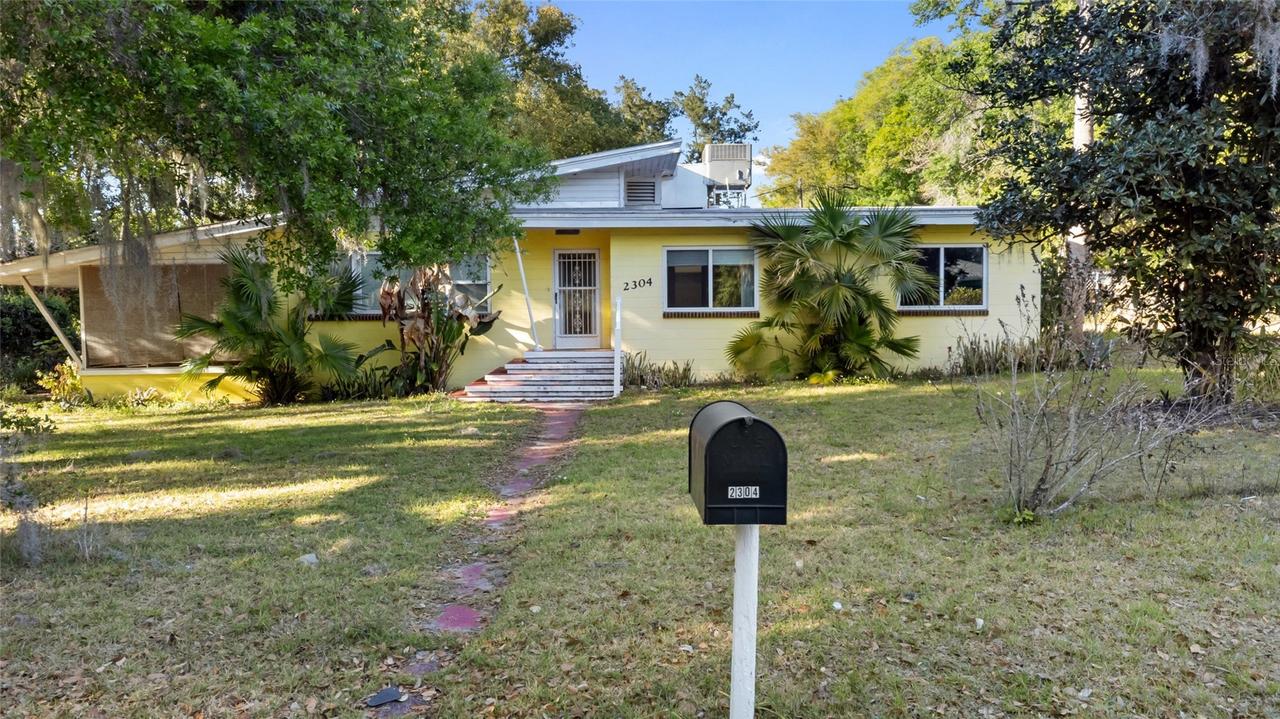 2304 Vine St., Leesburg, FL 34748