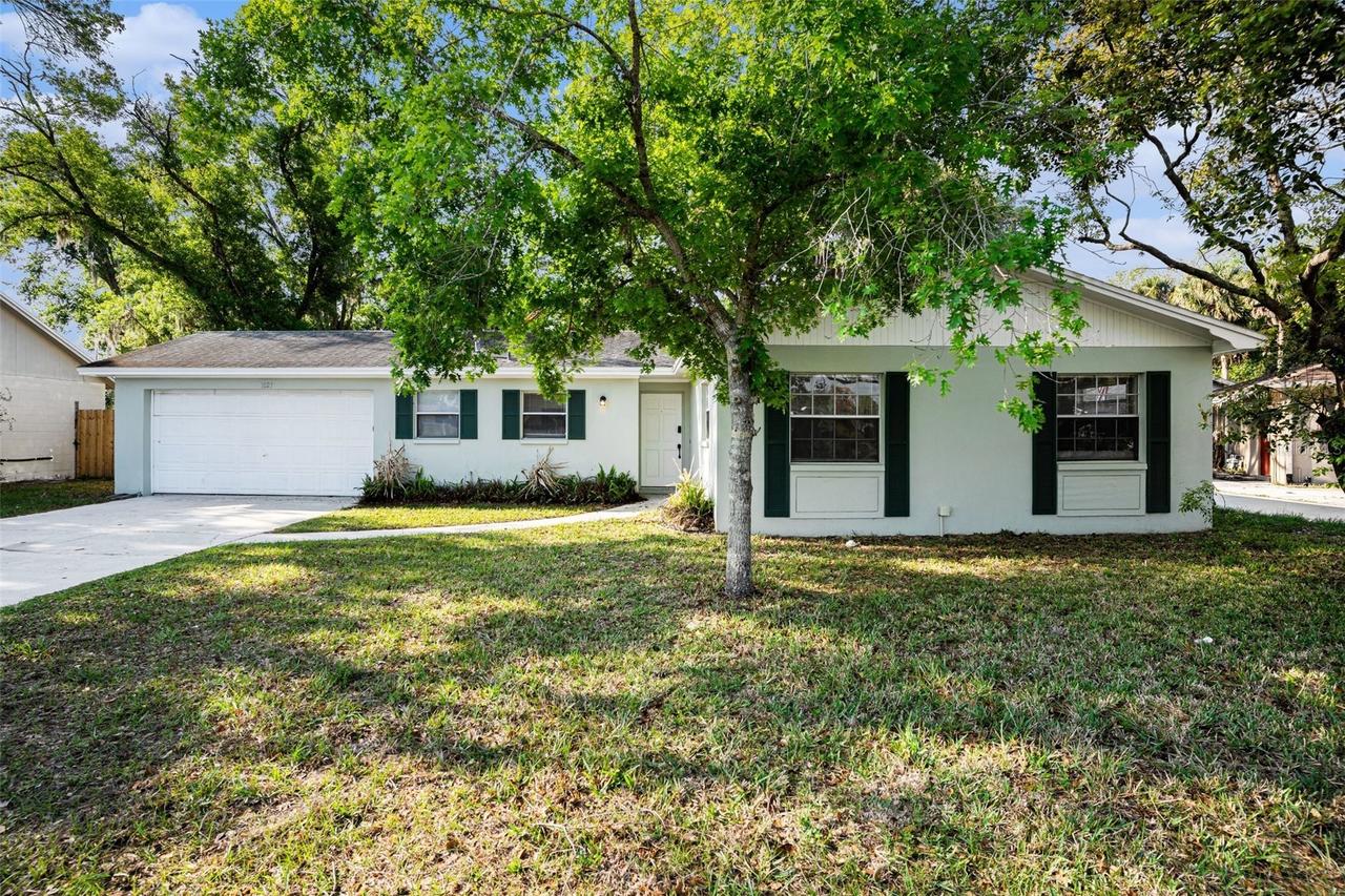 1027 Pinegrove Dr., Brandon, FL 33511