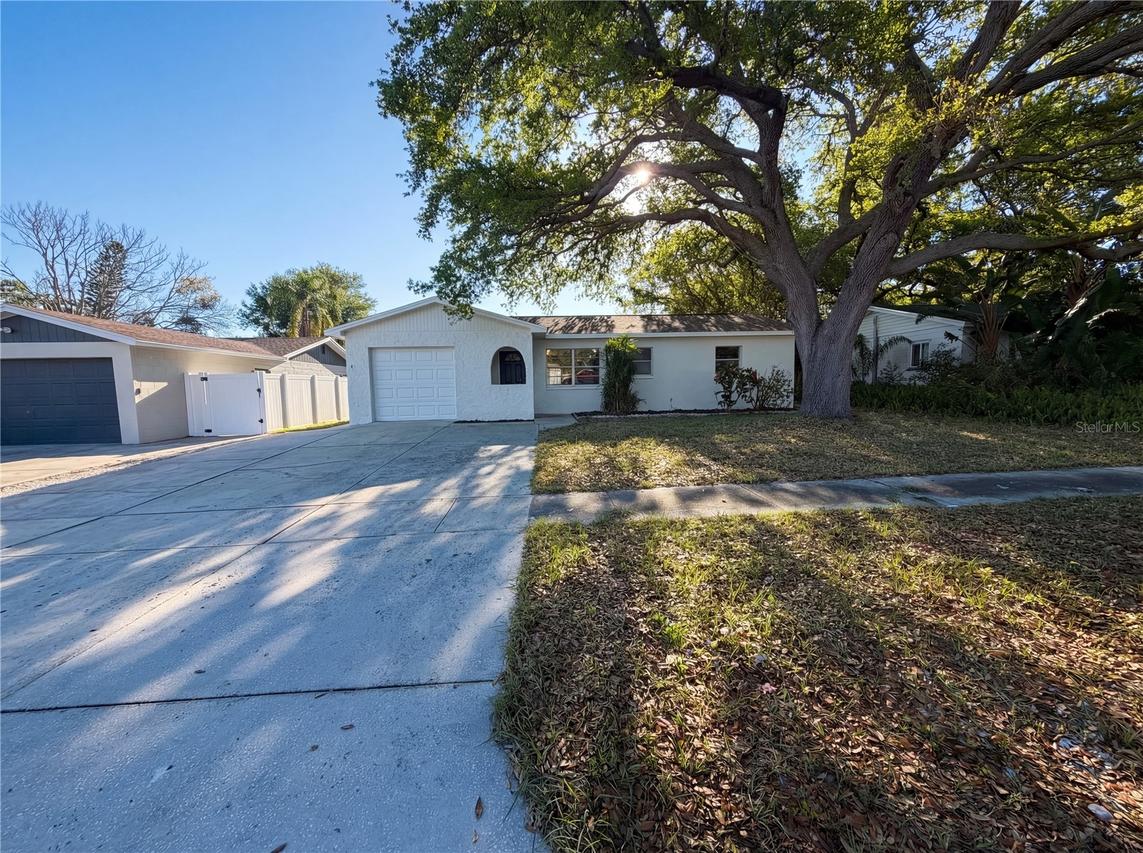 2149 Mary Sue St., Largo, FL 33774