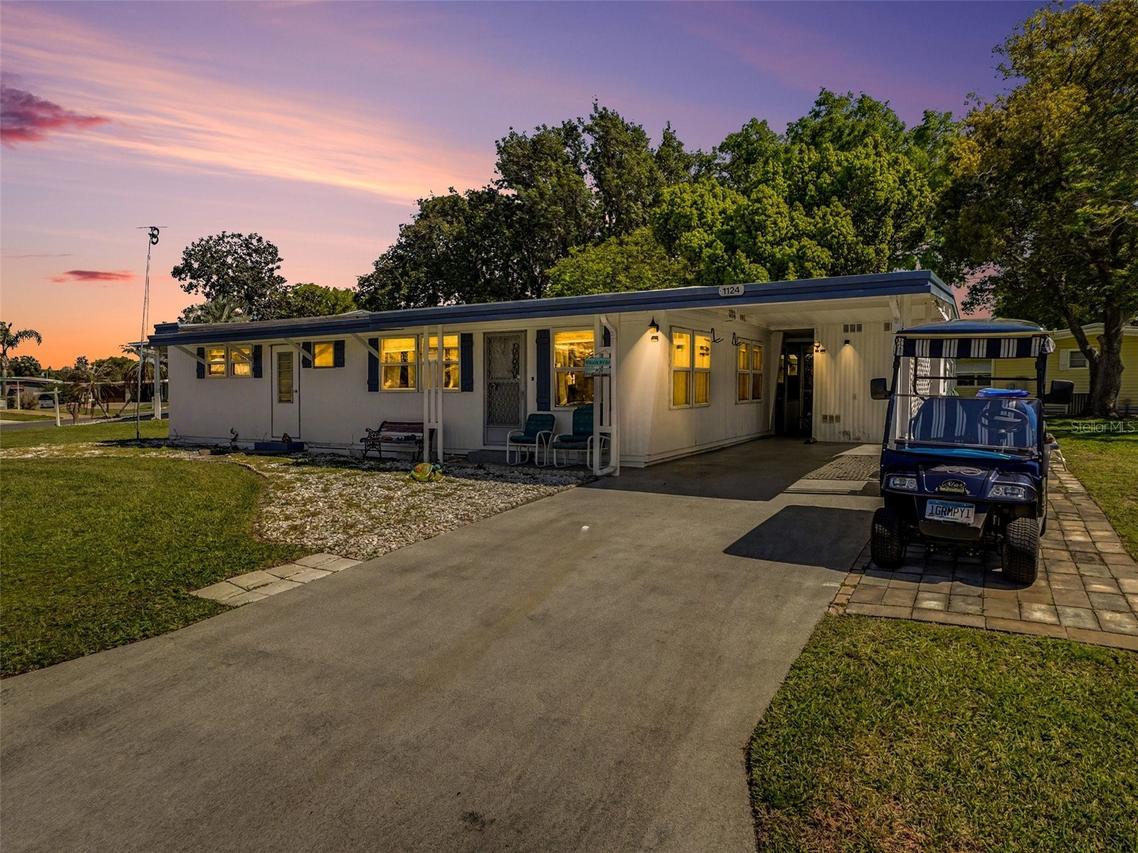 1124 Forest Ln., Tavares, FL 32778