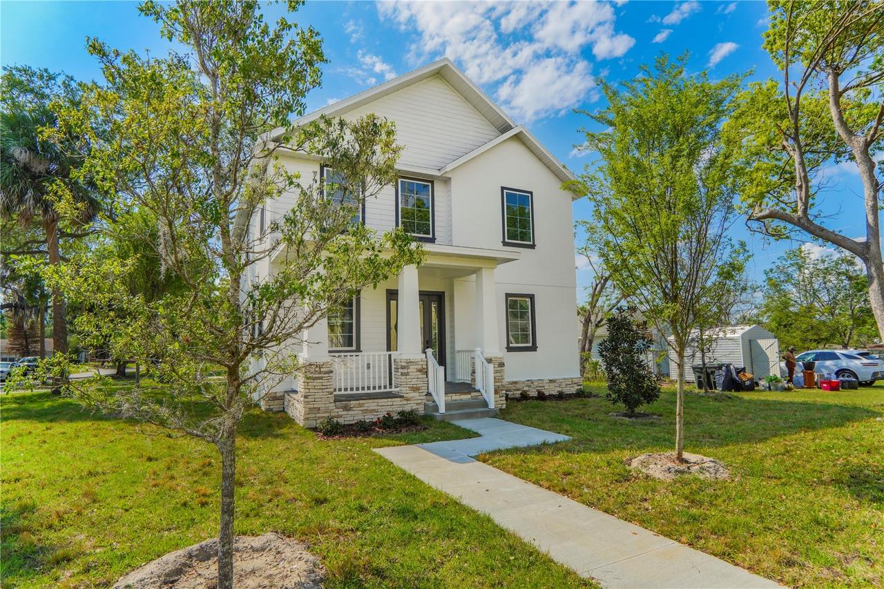 38 S Pollard St., Oakland, FL 34760