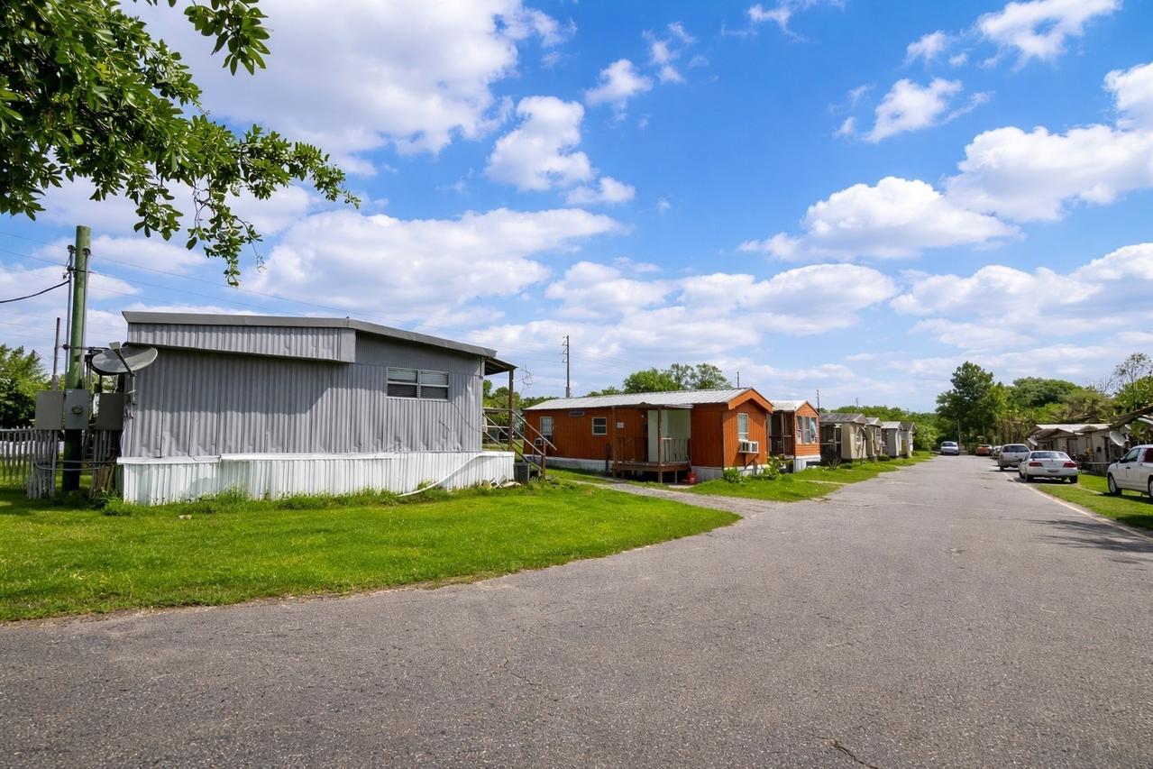 15992 W Colonial Dr., Oakland, FL 34787