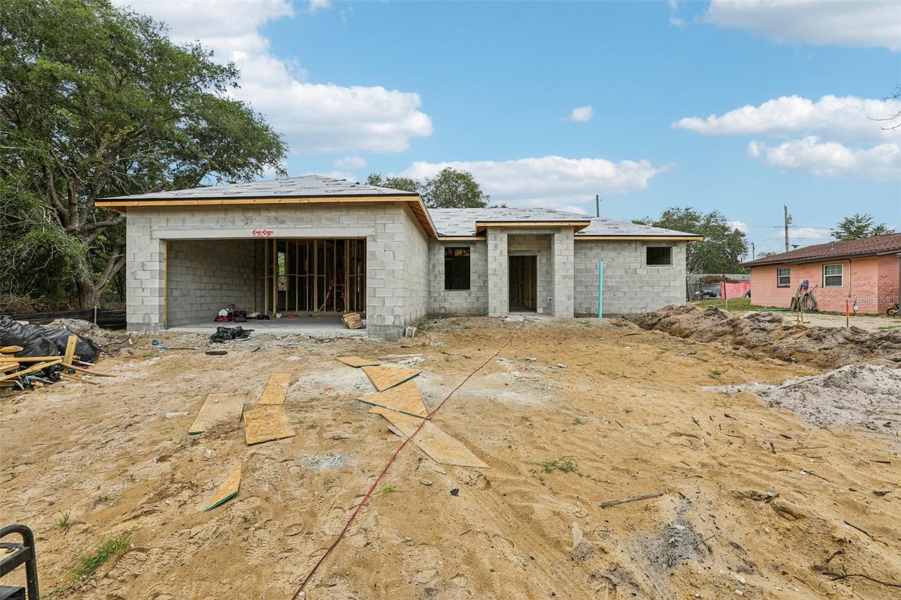 222 Florida Ave., Dundee, FL 33838