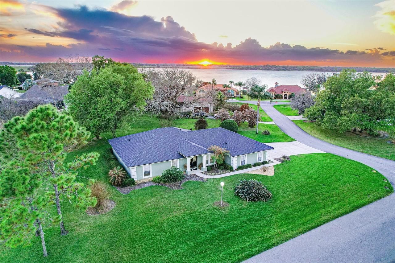 103 Glistening Dr., Auburndale, FL 33823