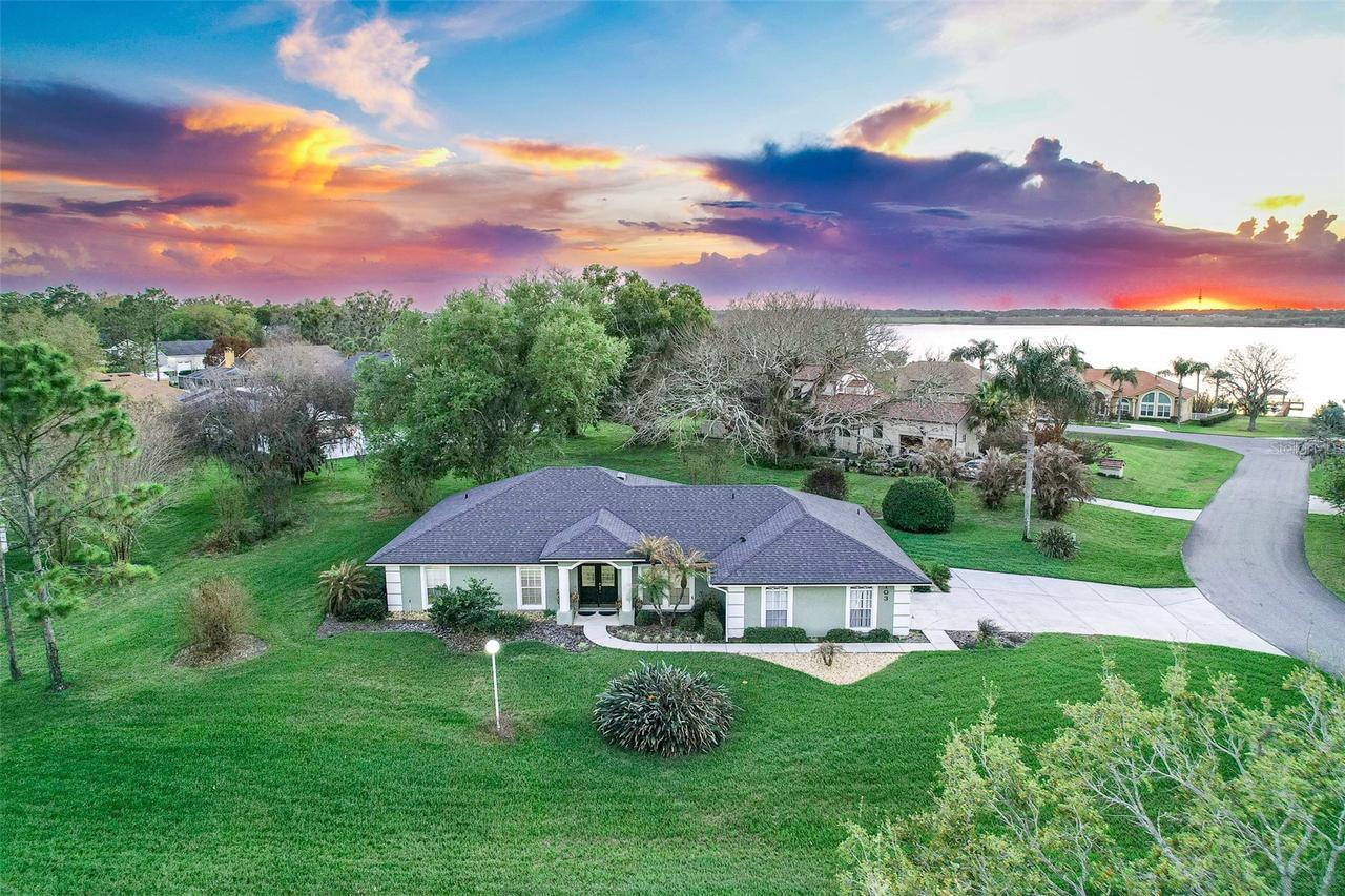 103 Glistening Dr., Auburndale, FL 33823