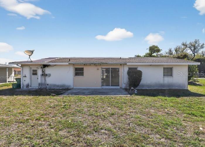 462 Ridgewood St., Port Charlotte, FL 33952